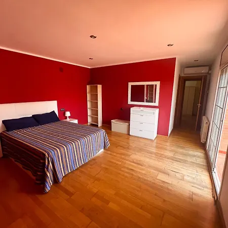 Casa Grande Con Piscina Familias